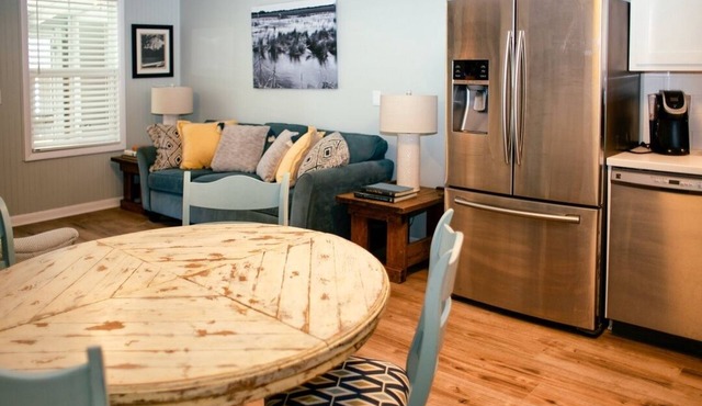 'Captain's Quarter' Bluff Shoal Motel - Apartment