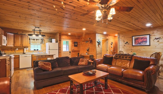 Carriage House Cabin #2 - Near Three Rivers