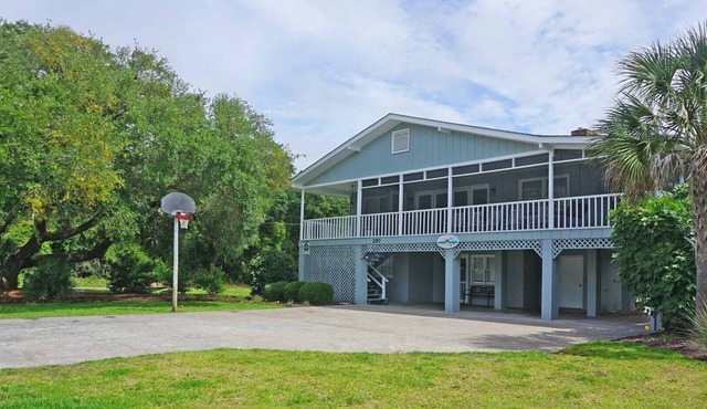 Champagne Shores Dog Friendly, 2 Full Kitchens