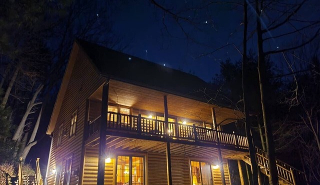 Chanticleer Cabins -The Oak Cabin in Sturgeon Bay