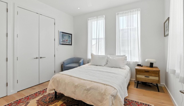 Charming 1-bedroom Pied-à-terre on Colonial Lake