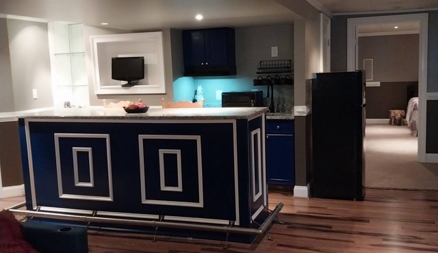 Charming 1-bedroom apartment with sauna fire pit in Westminster in Westminster
