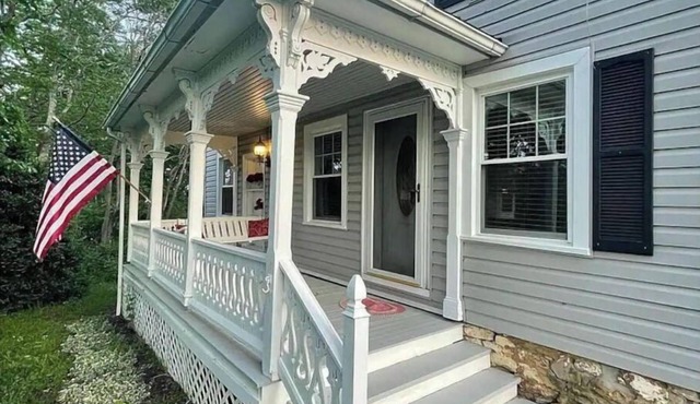Charming 1891 Country Farmhouse: Game Room, Fire Pit, 2 Acres, EV Charger