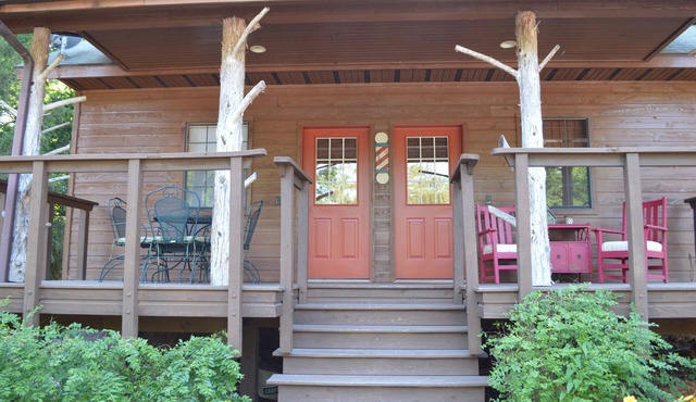 Charming 2-bed/2 bath cottage with AC, a fishing dock, and a boat dock. in Flippin