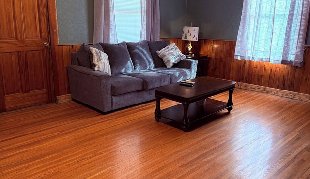 Charming 2-bedroom apartment in Rainelle with out door hot tub
