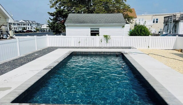 Charming 2BR Front Cottage ~Pets Considered ~Pool in Stone Harbor