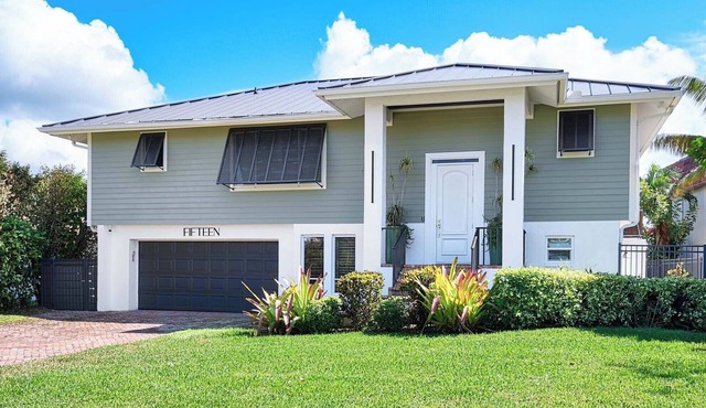 Charming 4 bedrooms, Pool, Dock, Bay View on Isles Of Capri, Naples Marco Island in Naples