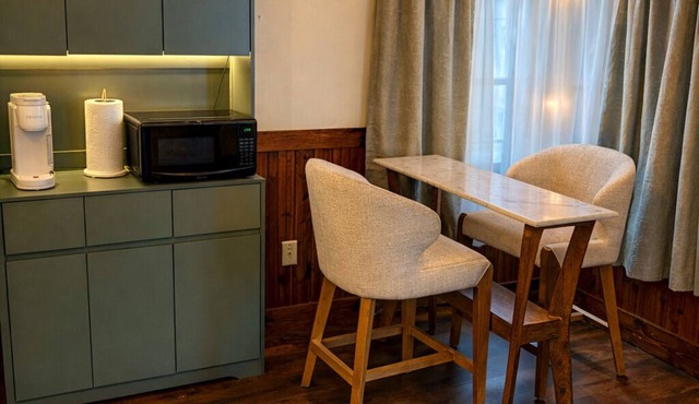 Charming and cozy private cottage steps from the banks of the Casselman River in Grantsville