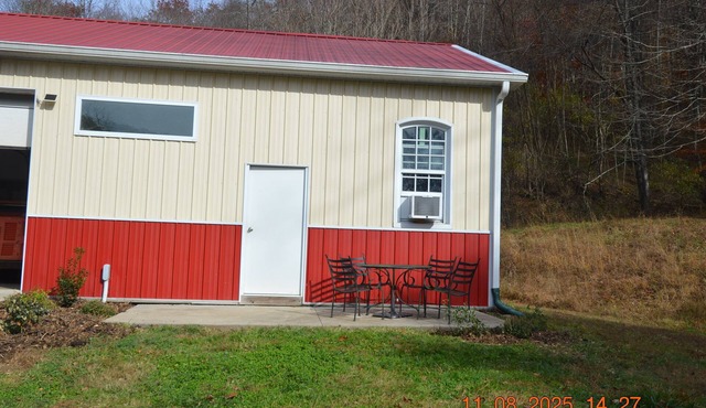 Charming barn with 1 bedroom and AC, fitness room in lovely Salem