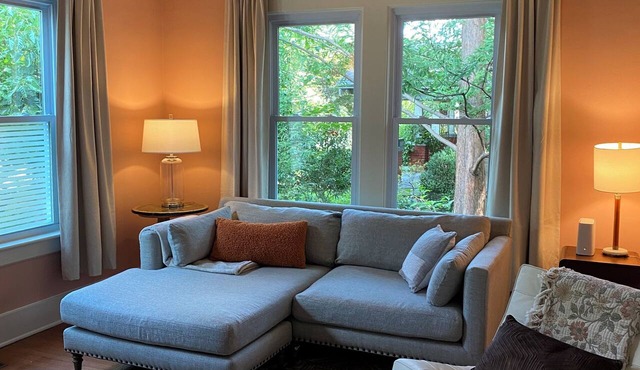 Charming Bungalow Minutes From Uptown Charlotte