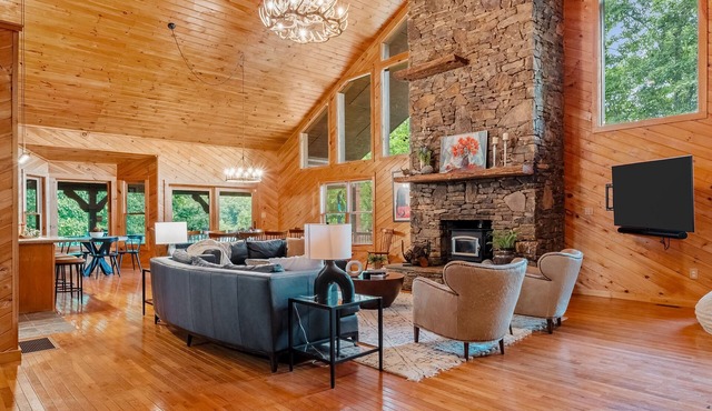 Charming cabin nestled on 17 acres with private hot tub