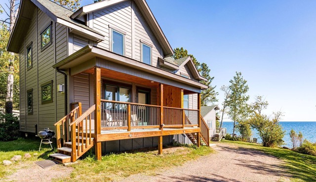 Charming cabin only feet from Lake Superior in Two Harbors