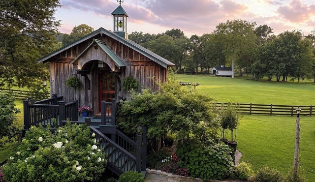 Charming Cottage Retreat for Two Near Buffalo River Resort in Linden