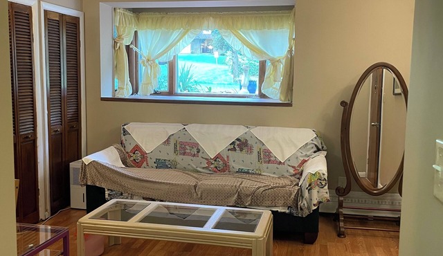 Charming double-room bedroom in a house in awesome Fairfax with fitness room, AC in Fairfax