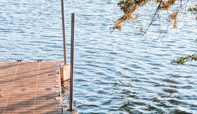 Charming Fox River Frontage - Fishing, boating, canoeing, FUN! in Kaukauna