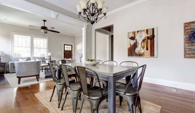 Charming Home - Walk to Uptown & Panthers Stadium - Historic District - Great Location