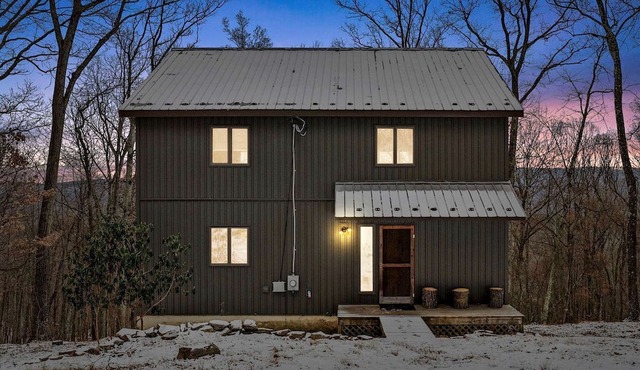 Charming Post-and-Beam Mountain Cabin with Hot Tub Near Berkeley Springs | Great Cacapon, WV in Great Cacapon