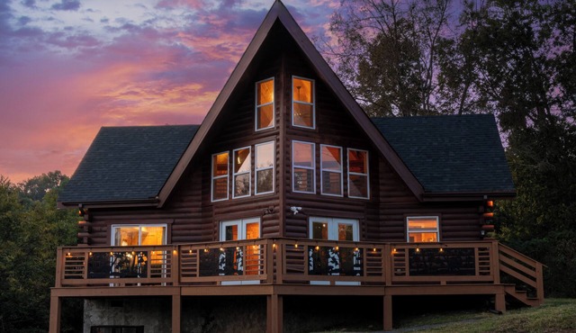 Charming Smoke Mountain Dream, Near Dollywood, Pool, Pet Friendly, Sleeps 8