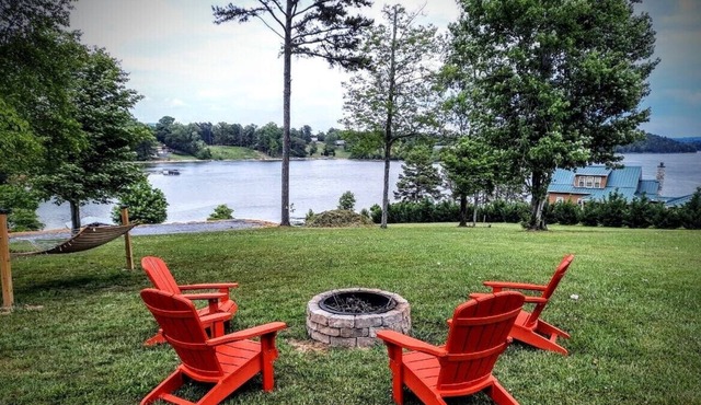 Cherokee Lakefront Cottage Dock, Firepit, Hammock-Sleeps 4