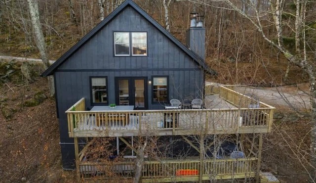 Chic 6 BR-Hot Tub-Poker Table-1/2 mile to Slopes!