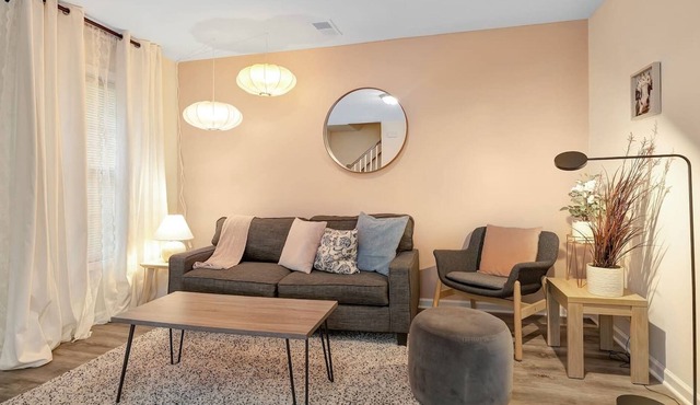 Chill Vibes! Close to Uptown & Charlotte Douglas International Airport!