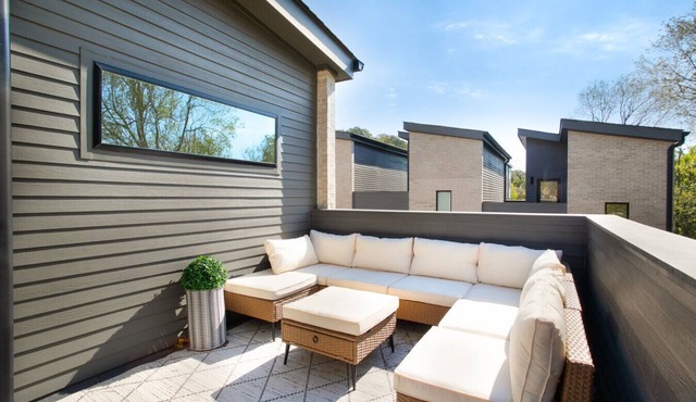 Cityscape Townhouse: Near Market Square & Downtown