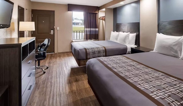 Clean & Relaxing Jasper Room Close to Restaurants, Shopping & Major Attractions in Jasper