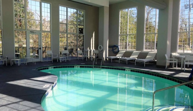 Close to Dollywood | Free Parking + Breakfast