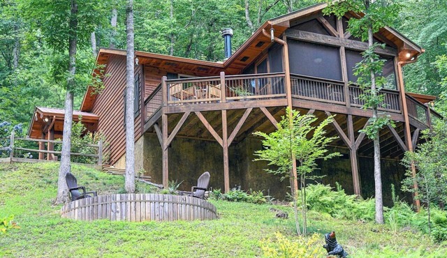 Close to Town Private Location Hot Tub Fire Pit