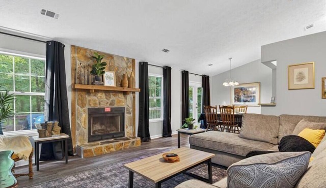 Colemans Landing - Inviting 3/2 Woodstock Ranch in Woodstock