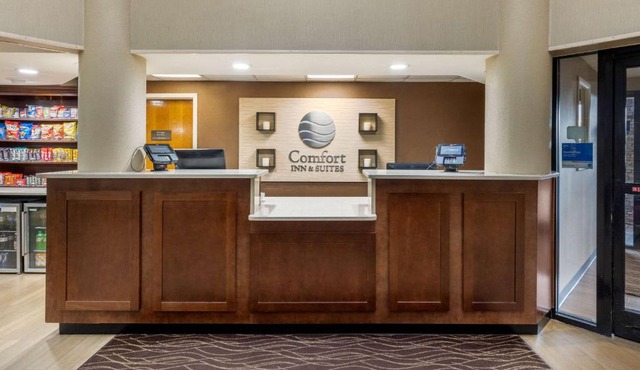 Comfort Inn & Suites Hamilton Place