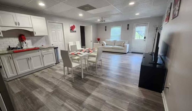 Comfortable 2-Bedroom Stay with Private Entrance & a massage chair for you! in Alpharetta