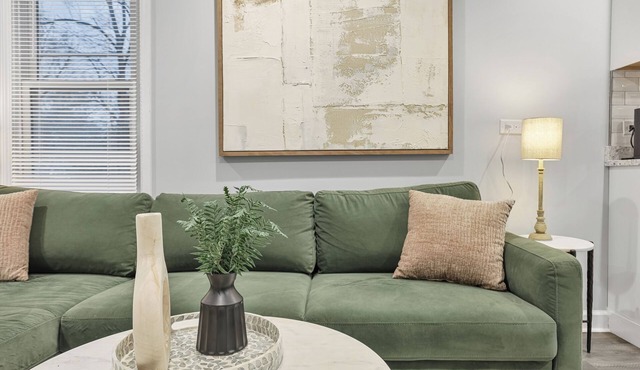 Comfortable and cozy 4BA, 2BA Home in Worth in Worth