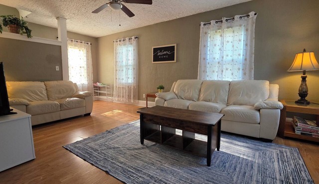 Convenient Stay Near Shops & Highways in Youngstown