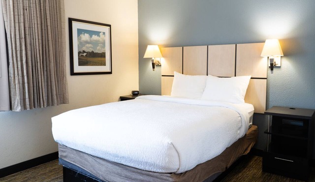 Coratel Suites Extended Stay MSP Airport Minneapolis-Queen Suite Kitchenette NS in Richfield