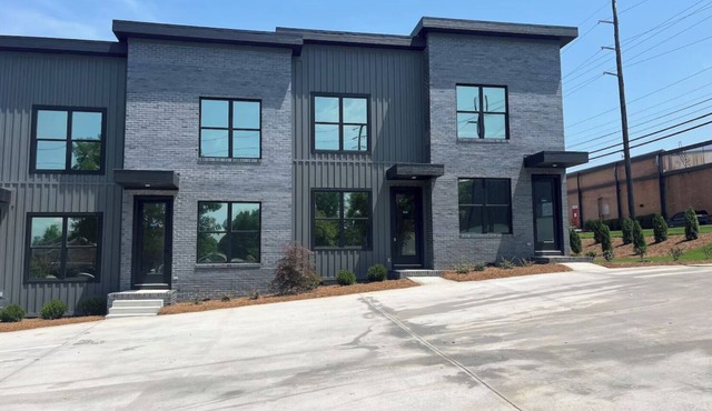 Corporate Condo 2BR , Fast WiFi , Week & Month Stay
