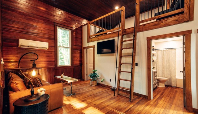 Corton Lodge Bell Tower Suite – Private Riverfront