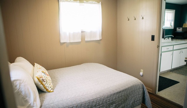 Cottage #5 *New Spring Rates* in White Cloud