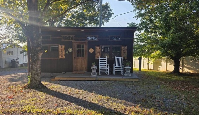 Country Chic Cottage w/FREE EV Charging