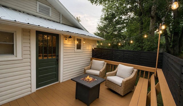Couples King Bed Cottage with Fire Pit & Swing, Near Asheville & Biltmore in WNC
