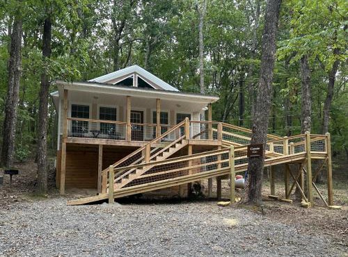 Coyote Cabin at Woodland Retreat at DeSoto beside DeSoto State Park