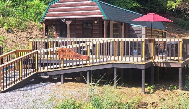Cozy 1-bedroom cabin in tranquil Sneedville, TN. with AC secluded on 30 acres