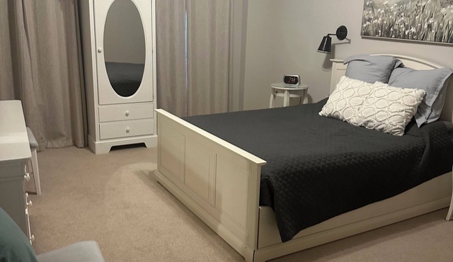 Cozy 1-bedroom with bathroom, living room and kitchen in nice Flowery Branch