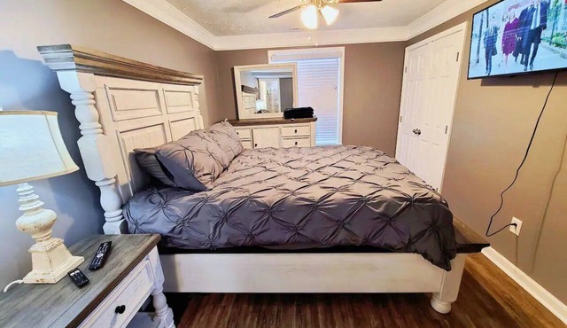 Cozy 2-bedroom condo with WiFi, AC in marvelous Lexington