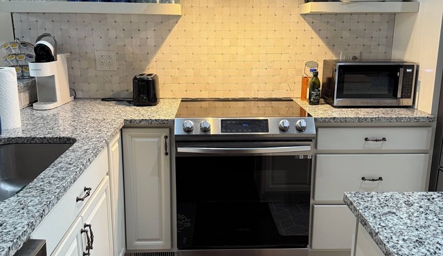 Cozy 2-bedroom house in North Wheeling with AC