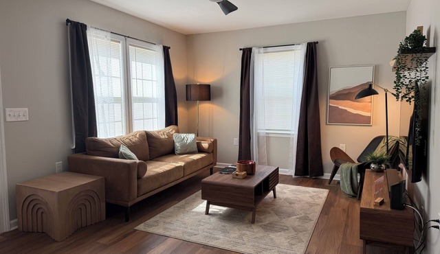 Cozy 4-Bedroom House/Full Kitchen/Living Room/2 Bathroom/Laundry Room/