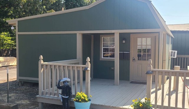 Cozy and Quiet Tiny Home in Atoka