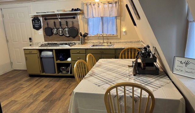 Cozy Bear Den in Cloudcroft