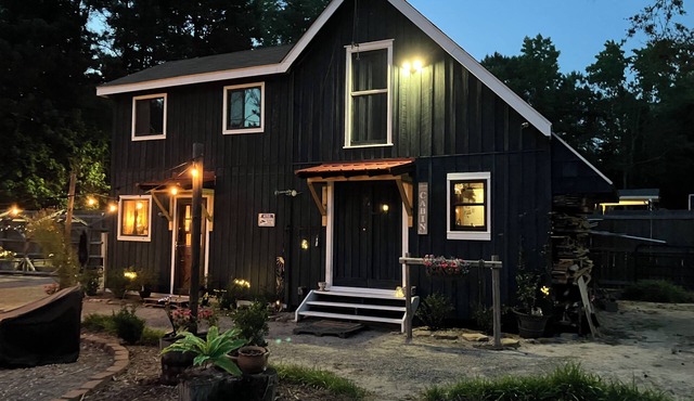 Cozy cabin in pleasant Little River perfect 4 a relaxing getaway.6 min 2beach.
