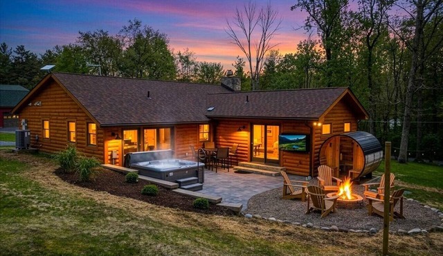 Cozy Cabin, Sauna! Hot Tub! Filtered Lake Views!